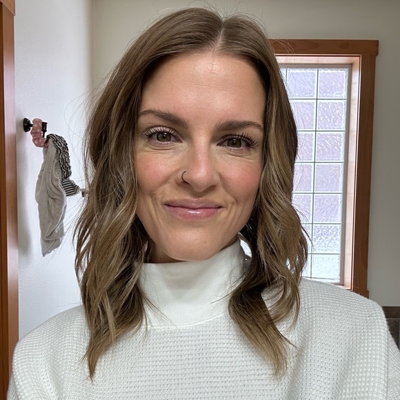 Meet your Posher, Hillary - Picture 2 of 10